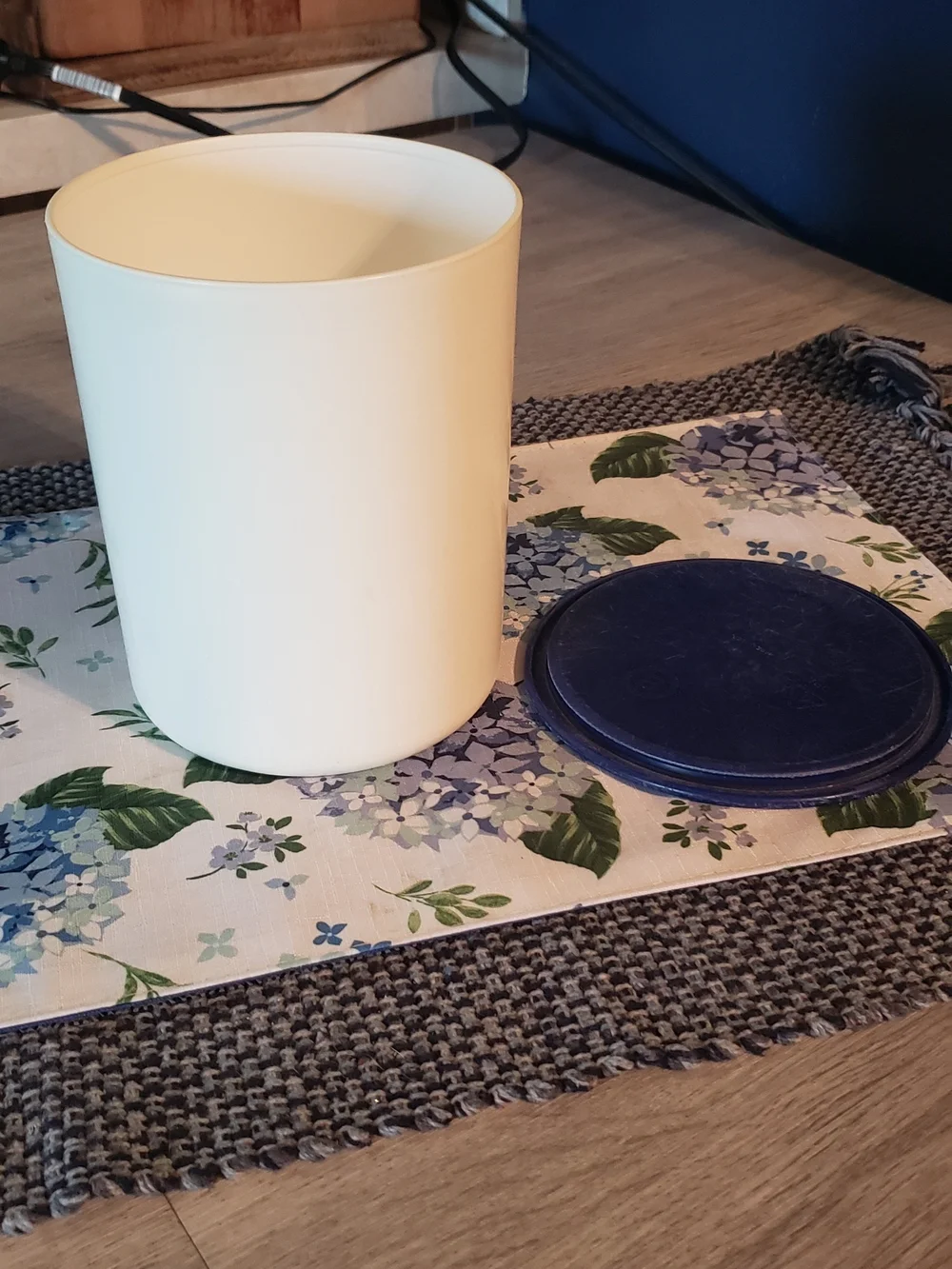 Tupperware sturdy food